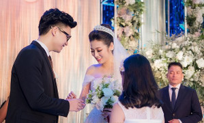 Loạt khoảnh khắc đẹp như mơ trong đám cưới Á hậu Tú Anh