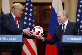 Thượng nghị sỹ Mỹ nghi ngờ có thiết bị nghe lén trong quả bóng ông Putin tặng ông Trump