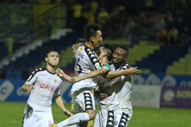 Vòng 20 V-League: CLB Hà Nội chờ ngày đăng quang, quân Miura sắm vai 'đồ tể'