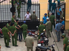 Kiểm sát viên và phóng viên bị đánh tại tòa: Công an vào cuộc