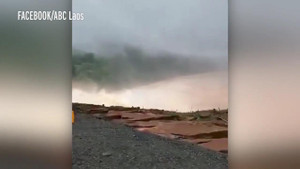 Clip: Hiện trường vỡ đập thủy điện ở Lào, 5 tỷ m³ nước đổ xuống hạ lưu