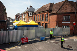 Nạn nhân sống sót sau khi nghi bị đầu độc bằng Novichok ở Anh lần đầu lên tiếng