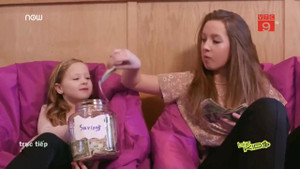 Cô bé 13 tuổi thành tỷ phú nhờ bán kẹo không đường