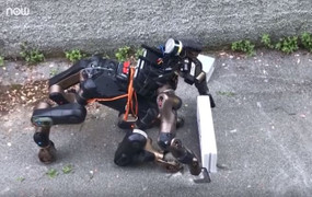 Robot Nhân mã giúp chống lại thảm họa