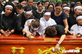 Tiễn đưa phi công máy bay Su-22 về quê nhà: 'Cho mẹ ôm con trai lần cuối'