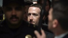 Ông chủ Facebook rơi khỏi Top 5 người giàu nhất thế giới