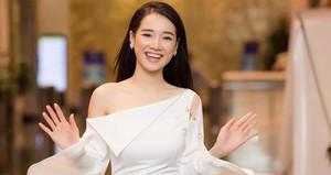 Sau scandal Trường Giang - Nam Em, Nhã Phương lột xác với vẻ ngoài gợi cảm