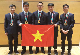 Học sinh Việt giành 2 Huy chương Vàng, xếp thứ 8 Olympic Vật lí quốc tế năm 2018