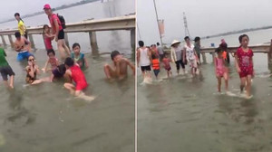 Clip: Tỉnh lộ ngập nước, dân Thủ đô nô nức mang phao ra tắm