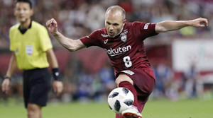 Video: Iniesta thể hiện cảm giác ma thuật ở Nhật Bản