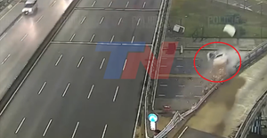 Video: Lao xe ra khỏi cầu vượt với vận tốc 170 km/h, tài xế may mắn thoát chết