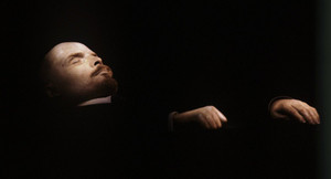 Liên Xô bí mật chuyển thi hài Lenin đến Siberia tránh bom phát xít ra sao?