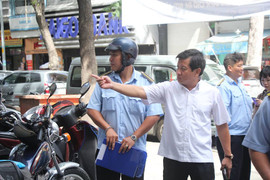 Ông Đoàn Ngọc Hải tiếp tục xuống đường kiểm tra, đề xuất phê bình lãnh đạo 2 phường