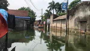 Clip: Nắng lên, huyện Chương Mỹ vẫn chìm trong mênh mông biển nước