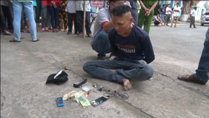 Người đàn ông nhiễm HIV vào bệnh viện bán ma túy