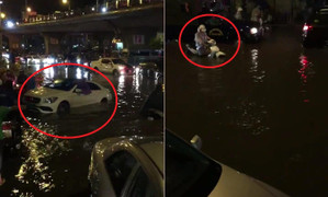 Hà Nội: Phố biến thành sông, ô tô, xe máy bì bõm bơi trên phố