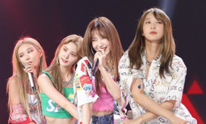 Mang loạt hit quen thuộc lên sân khấu, EXID khiến fan đứng ngồi không yên, liên tục hát theo