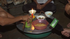 Bữa cơm nhọc nhằn nơi 'rốn ngập' Chương Mỹ: Chỉ có muối lạc, mì tôm cầm hơi