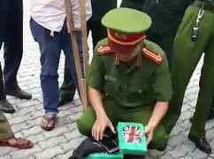 Khởi tố vụ án vận chuyển 100 bánh cocaine trong container