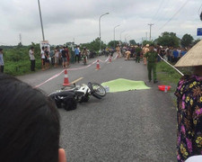 Tông vào đuôi xe kéo tự chế, nam thanh niên chết tại chỗ