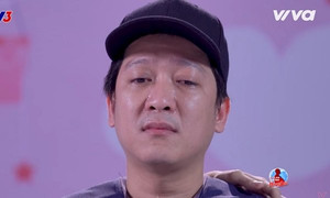 Trường Giang bật khóc nức nở: 'Sợ nhất một ngày, đi diễn về không còn khán giả nào chạy theo'