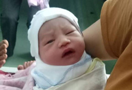 Phát hiện bé trai mới sinh còn nguyên dây rốn bị vứt ven đường ở Hải Phòng