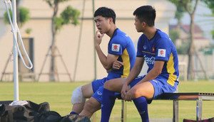 Chấn thương, nguy cơ dự bị không thể đánh gục Công Phượng