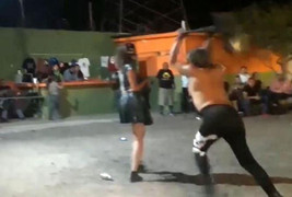 Nữ đô vật lên cơn co giật vì bị đập ghế vào đầu