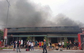 Cháy lớn 5 quán karaoke liền kề tại TP Móng Cái