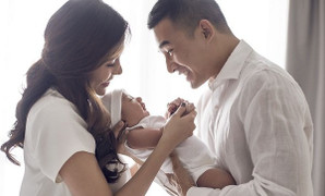 Thúy Diễm: ‘Sau sinh, có lúc tôi chỉ biết ôm con khóc vì thấy mình vô dụng’