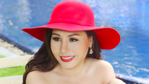 Nữ hoàng Kim Chi khoe gu thời trang thanh lịch