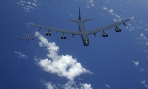 Mỹ điều máy bay ném bom B-52 đến biển Hoa Đông