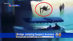 Clip: Nam thanh niên nhảy cầu để sống ảo, đáp trúng người ngồi trên thuyền