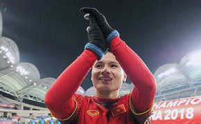 Quang Hải tập tễnh rời sân, HLV Park Hang Seo trấn an người hâm mộ