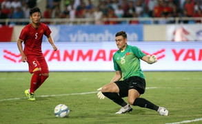 HLV Đặng Phương Nam: ‘Ông Park Hang Seo có lý do để loại Văn Lâm, giữ Văn Quyết’