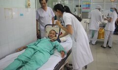 Gắp lưỡi câu nằm trong phổi của bệnh nhân tâm thần ở Quảng Nam