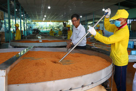 Từ một hộ nghèo vươn lên làm giàu nhờ sáng chế máy sấy muối