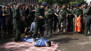 Bản án cho kẻ ấu dâm ở quốc gia Trung Đông: Xử bắn, treo xác lên cần cẩu