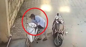 Clip: Thanh niên bẻ khóa trộm SH Mode nhanh như chớp ở Hà Nội