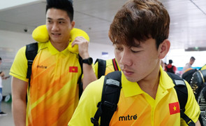 Trực tiếp ASIAD 2018 ngày 11/8: Tình nguyện viên Indonesia sung sướng chụp ảnh cùng Olympic Việt Nam