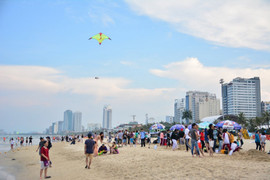 Buộc xuất cảnh người nước ngoài hướng dẫn du lịch ‘chui’ ở Đà Nẵng