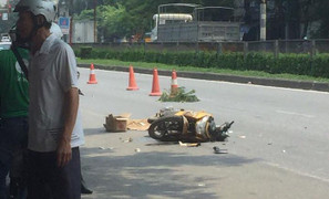 Va chạm với xe đầu kéo, người phụ nữ chết thảm trên quốc lộ