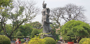 Ảnh: Cận cảnh những cây muồng trăm tuổi bỗng dưng chết khô bên tượng đài Nữ tướng Lê Chân ở Hải Phòng