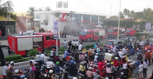 Vũ trường ở Nha Trang bốc cháy dữ dội