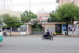 Người đàn ông ôm bình gas, lao vào đe doạ nhân viên VTV Cần Thơ