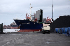 Hàn Quốc cấm các tàu vận chuyển than từ Triều Tiên cập cảng