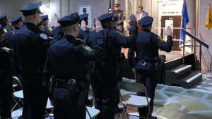 Cảnh sát bị đình chỉ vì nói sẽ được trả thêm tiền nếu bắn người