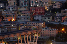 Toàn cảnh sập cầu cao tốc kinh hoàng ở Italia khiến ít nhất 35 người chết