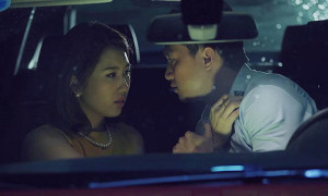 Gạo nếp gạo tẻ tập 45: Mặc chồng con, Thúy Ngân vô tư ‘khóa môi’ tình cũ