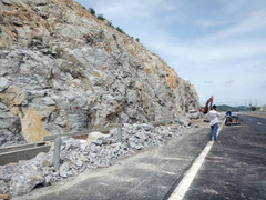 Ảnh: Cao tốc Đà Nẵng – Quảng Ngãi dang dở trước ngày vận hành